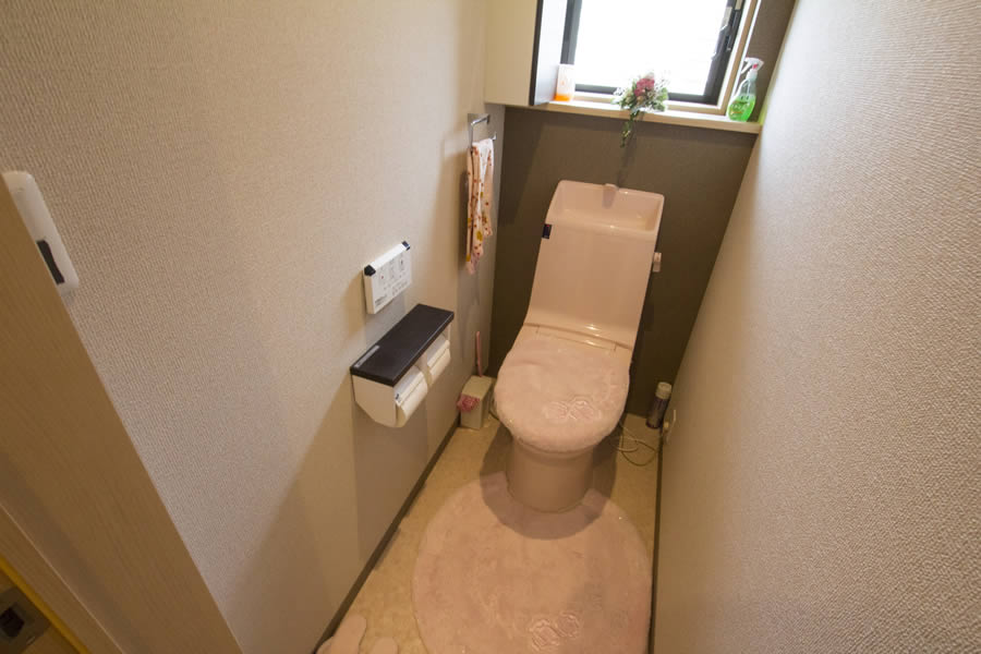エコバリアフリーな３世帯リノベーション トイレ